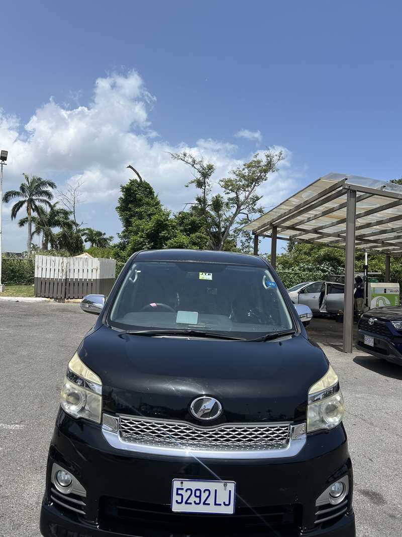 Toyota Voxy 2,0L 2013 JA$2,000,000 №2514265 in Saint James - Voxy