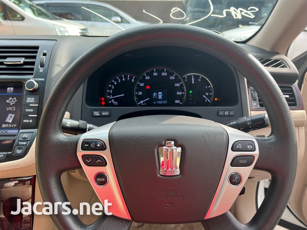 Toyota Crown 2,5L 2013-10