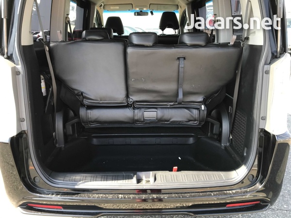 Honda Stepwgn Spada 2,0L 2013-9