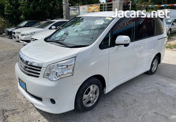Toyota Noah 2,0L 2013-3