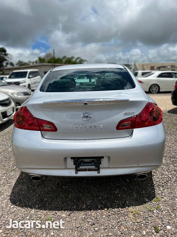 Nissan Skyline 2,5L 2013-5