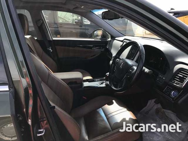 Toyota Crown 2,0L 2017-4