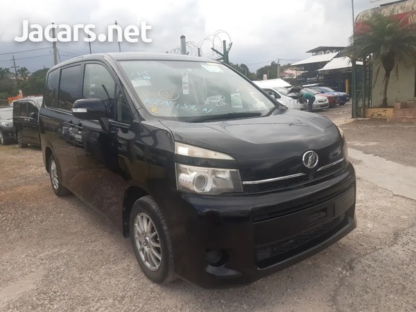 Toyota Voxy 2,0L 2013-1