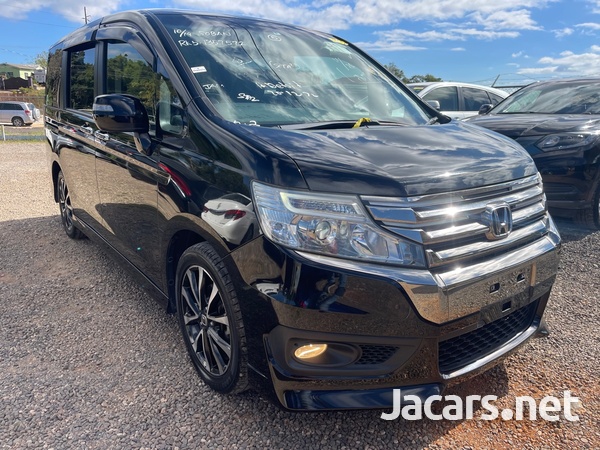 Honda Stepwgn Spada 2,0L 2013-3
