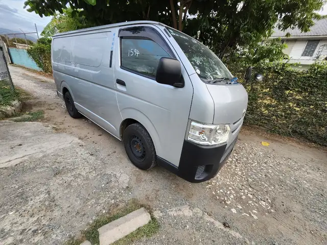 2015 Toyota Hiace, Kingston