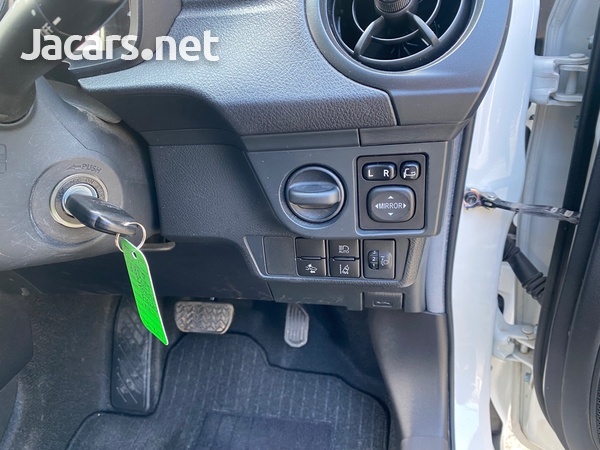 Toyota Fielder 1,5L 2017-10