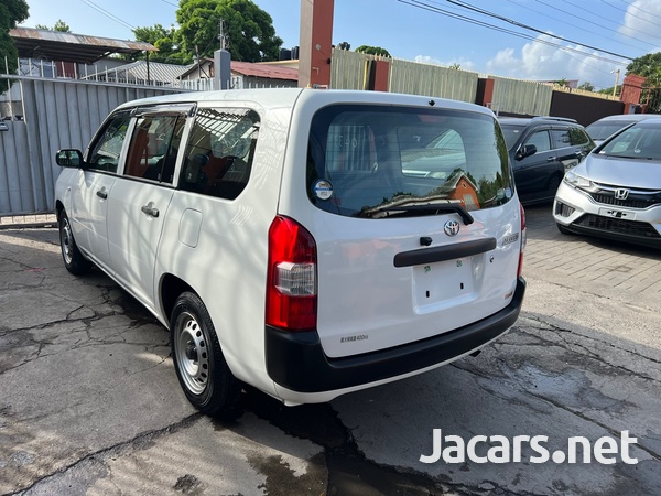 Toyota Probox 1,5L 2017-4