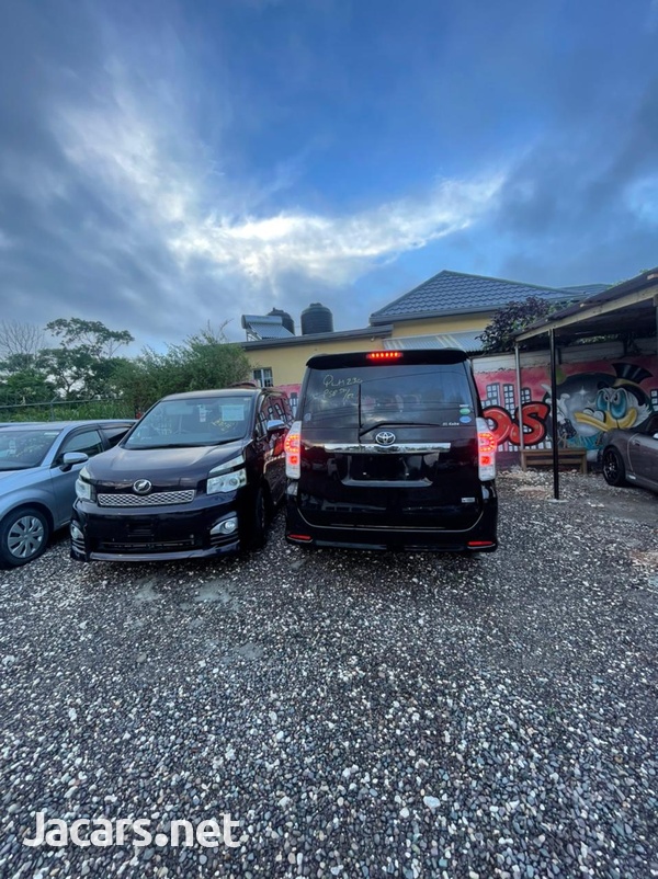 Toyota Noah 2,0L 2014-13