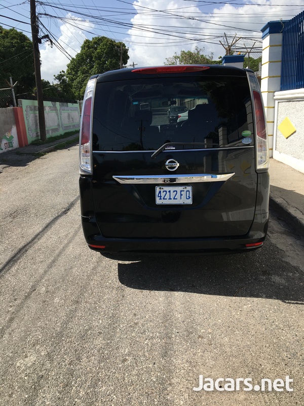 Nissan Serena 2,0L 2012-4