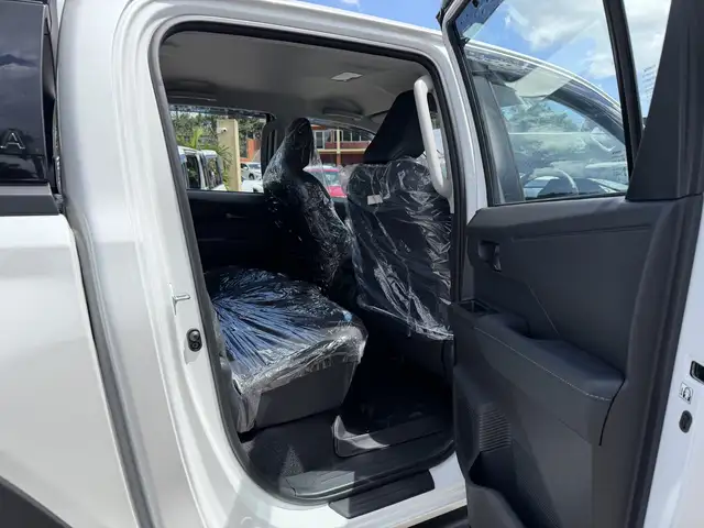 Toyota Hilux 2,8L 2026, Manchester - 9