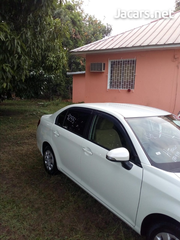 Toyota Axio 1,3L 2014-5