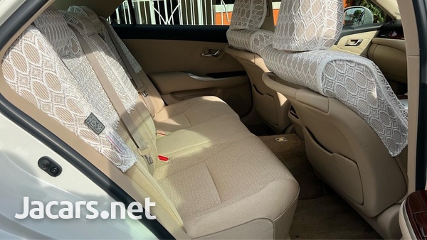 Toyota Crown 2,5L 2013-11