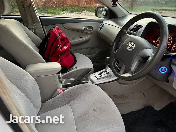Toyota Axio 1,5L 2011-7