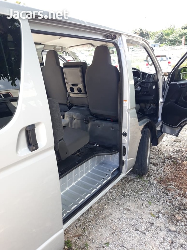 Toyota Hiace 2,5L 2015-4