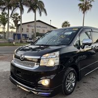 Toyota Voxy 2,0L 2013 Toyota Voxy 2,0L 2013