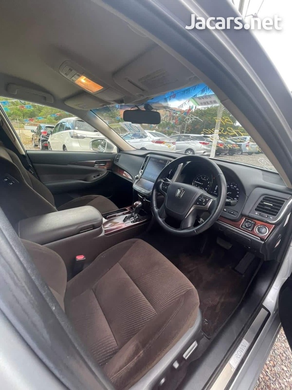 Toyota Crown 3,5L 2013-7