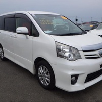 Toyota Noah 2,0L 2013 Toyota Noah 2,0L 2013