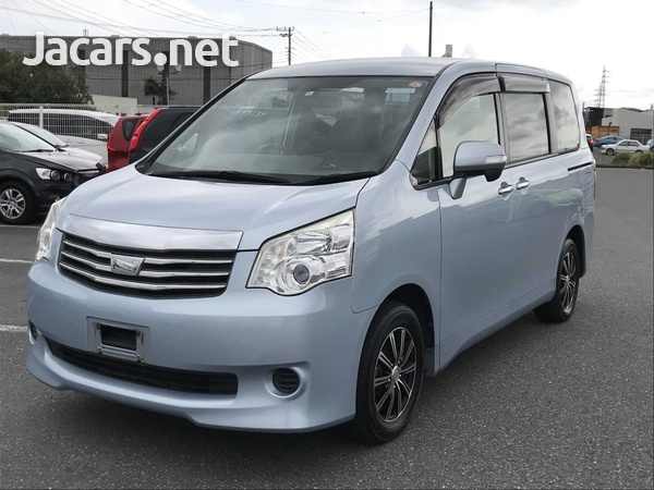 Toyota Noah 2,0L 2012-1