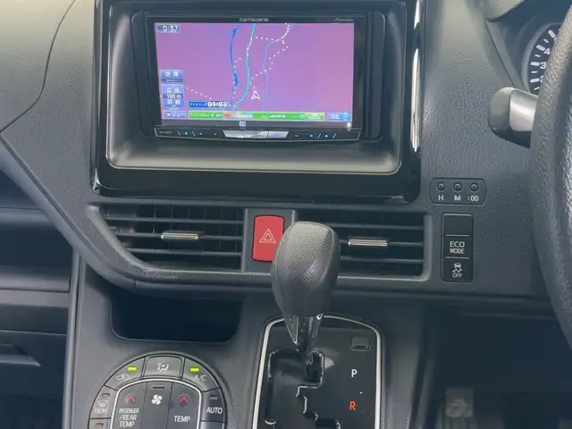 Toyota Voxy 2,0L 2014, Saint James - 11