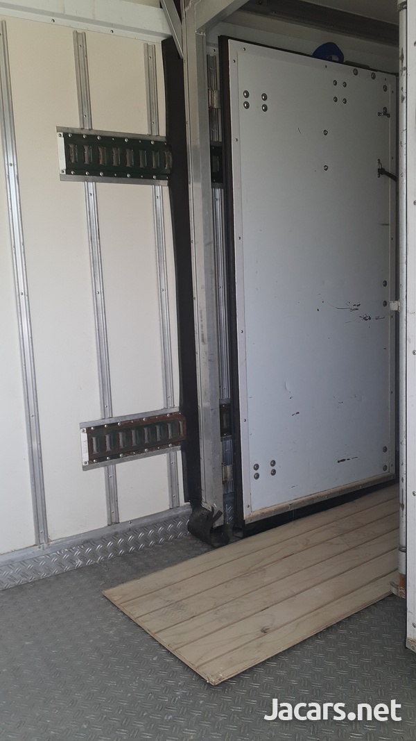 2014 Mitsubishi Fuso Freezer Truck-4