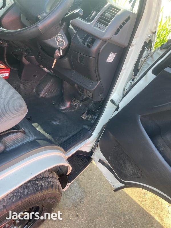 2011 Toyota Refrigerator Hiace Bus-8