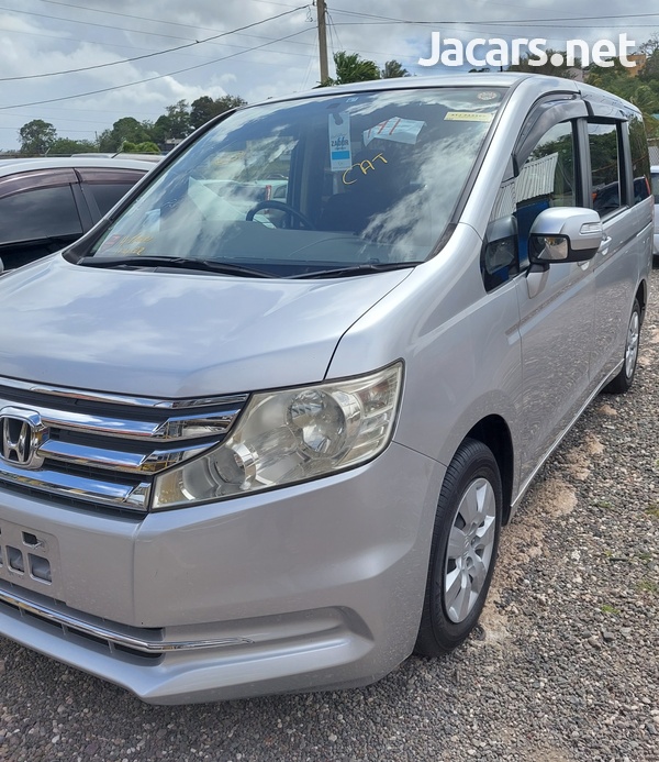Honda Stepwgn 2,0L 2013-3