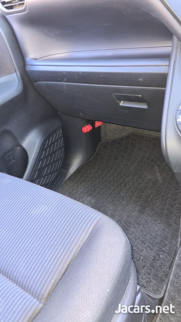 Toyota Voxy 2,0L 2015-9