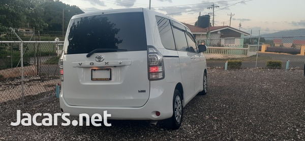 TOYOTA VOXY 2010, PEARL WHITE, IMMACULATE CONDITION, BUTTON START, 8 SEATS-5