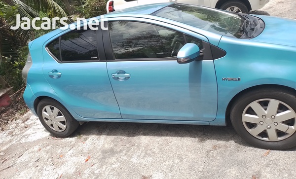 Toyota Aqua 1,5L 2012-4