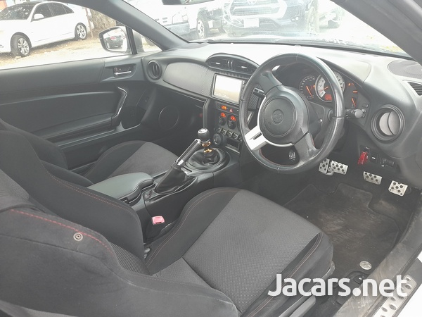 Toyota GT86 2,0L 2015-9