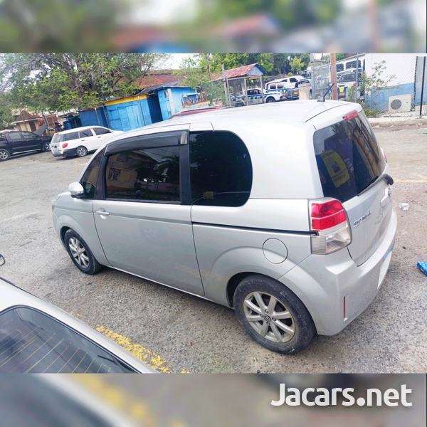 Toyota Spade 1,5L 2013-4