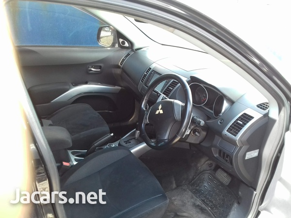 Mitsubishi Outlander or Airtrek 2,4L 2006-1
