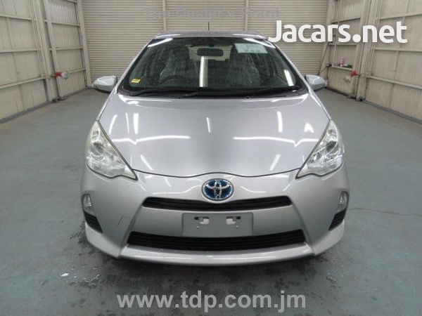 Toyota Aqua 1,5L 2013-3