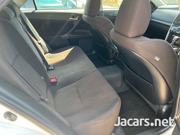 Toyota Mark X 2,5L 2015-10