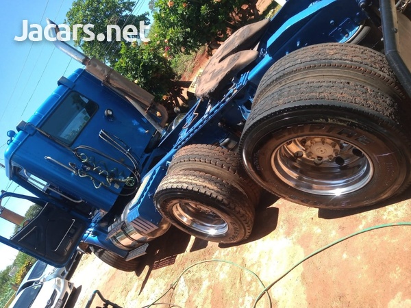 9100 International day cab-5