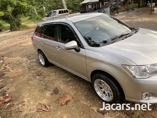 Toyota Fielder 1,8L 2014-4