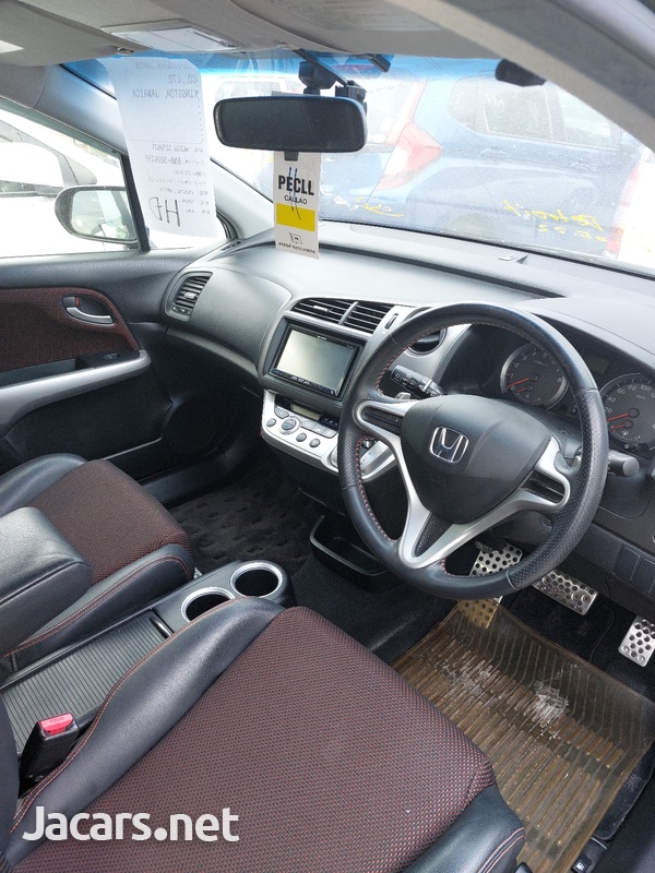 Honda Stream 2,0L 2013-7