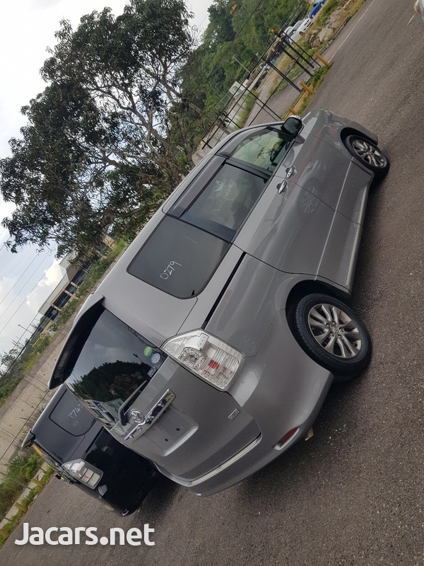 Toyota Voxy 2,0L 2013-7