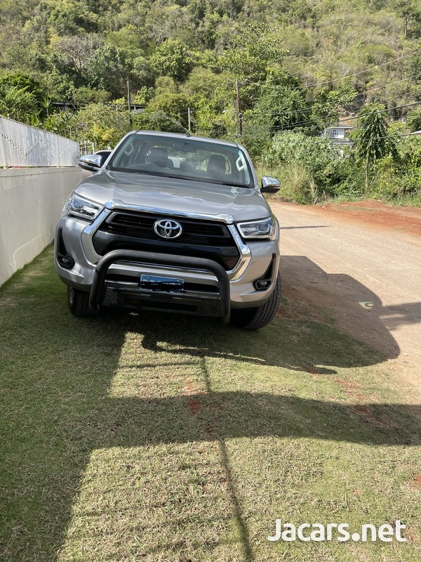 2021 Toyota Hilux-1