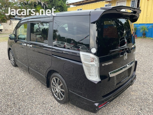 Honda Stepwgn Spada 2,0L 2013-6