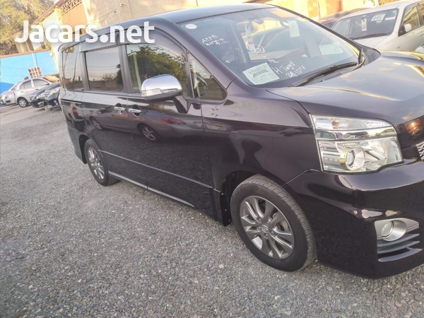 Toyota Voxy 2,0L 2013-2