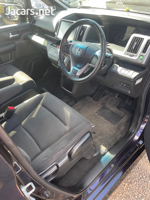 Honda Stepwgn Spada 2,0L 2013-7