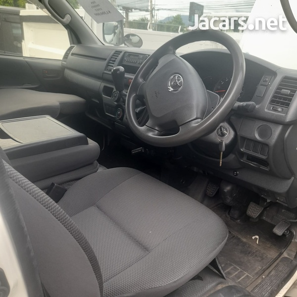 Toyota Hiace 2,0L 2018-7
