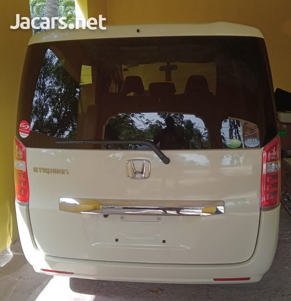 Honda Stepwgn 2,0L 2013-4