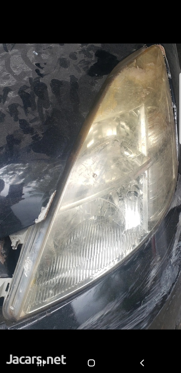 Toyota isis head light