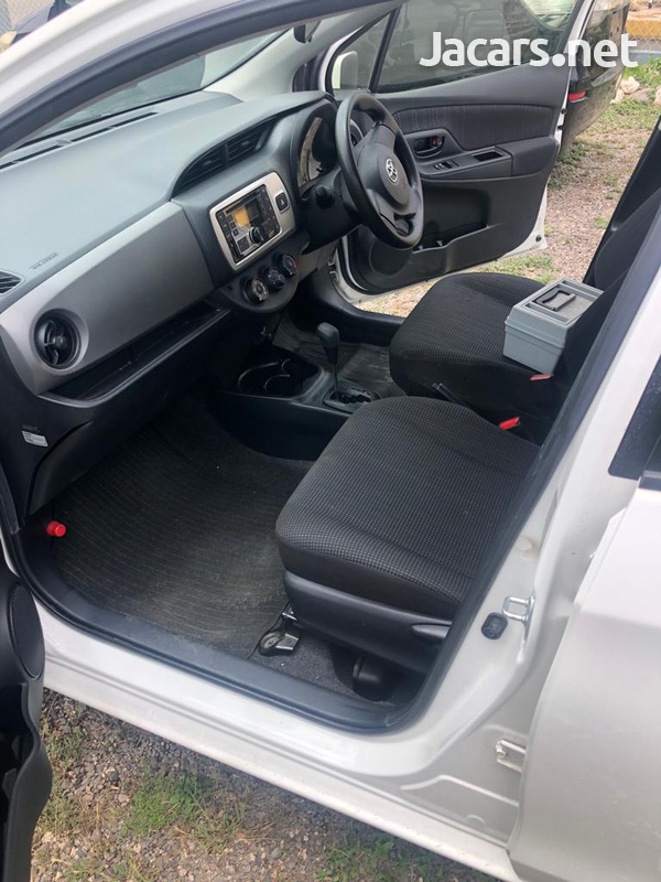 Toyota Vitz 1,3L 2015-5