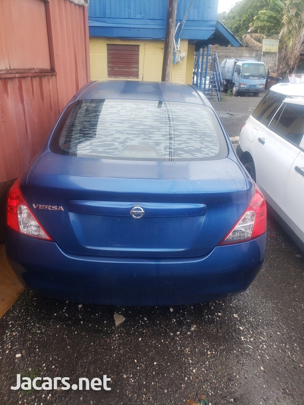 Nissan Versa 1,5L 2012-5