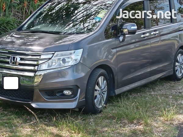 Honda Stepwgn Spada 2,0L 2014-3