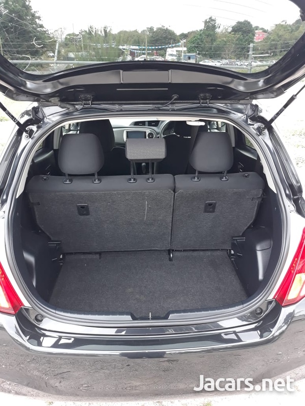 Toyota Vitz 1,3L 2013-5