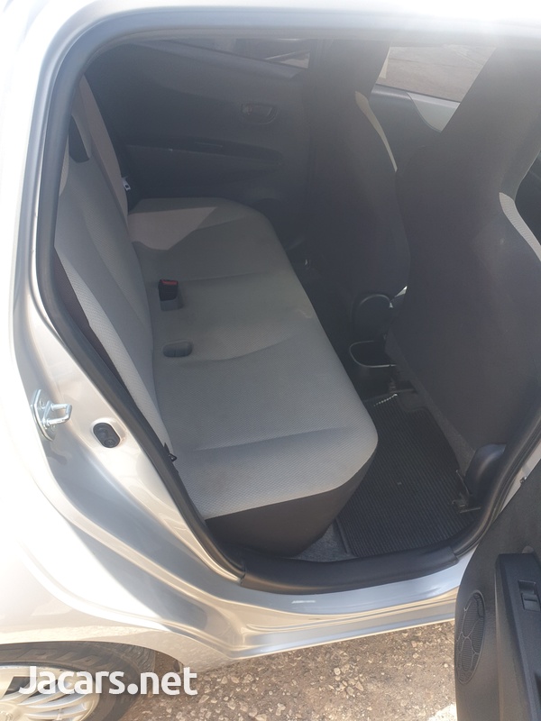 Toyota Vitz 1,3L 2014-5